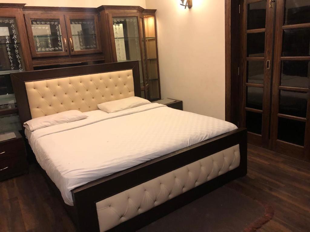 Reina Boutique Hotel - G9 Islamabad Exteriör bild